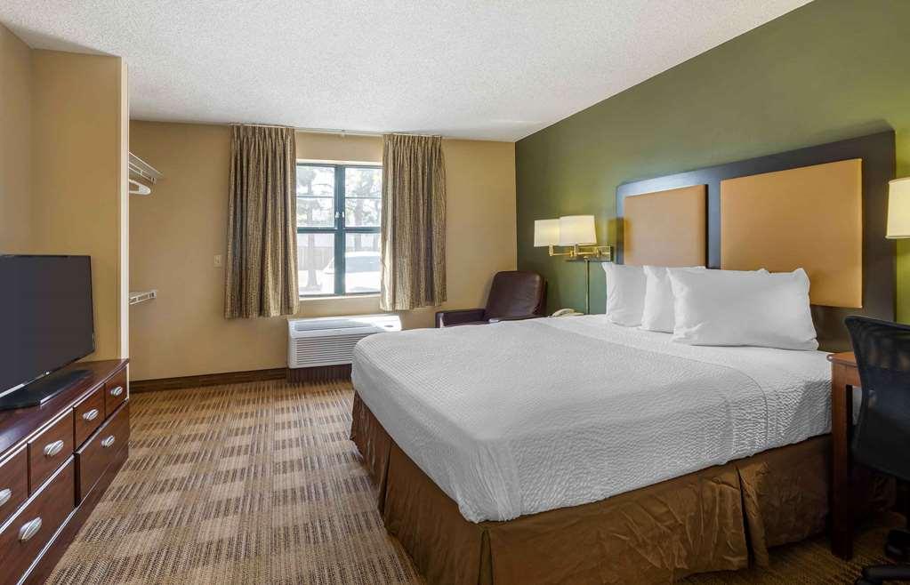 Extended Stay America Suites - Oklahoma City - Nw Expressway Room photo