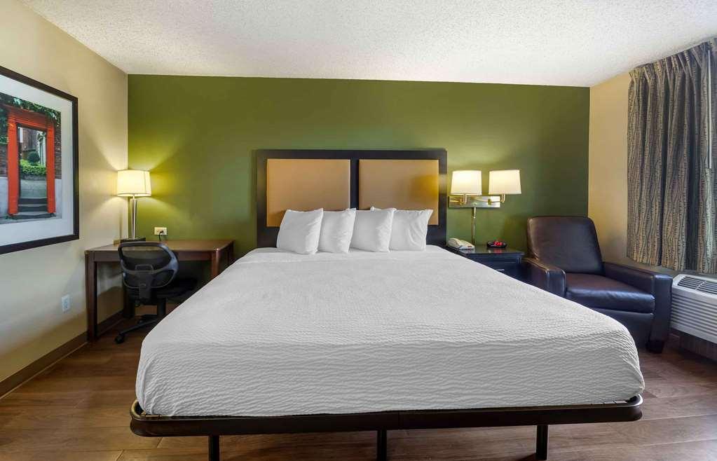 Extended Stay America Suites - Oklahoma City - Nw Expressway Room photo